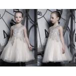 many different kinds of baby garments