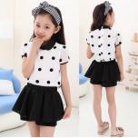 many different kinds of baby garments