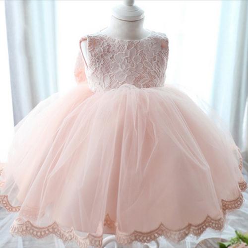 many different kinds of baby garments