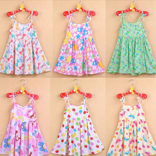 many different kinds of baby garments