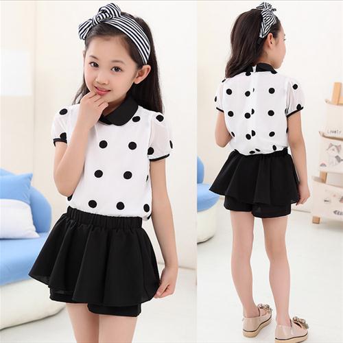 many different kinds of baby garments