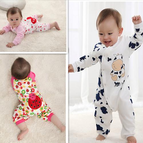 many different kinds of baby garments