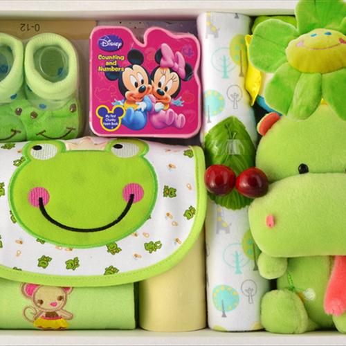 many different kinds of baby garments