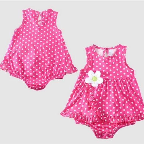 many different kinds of baby garments