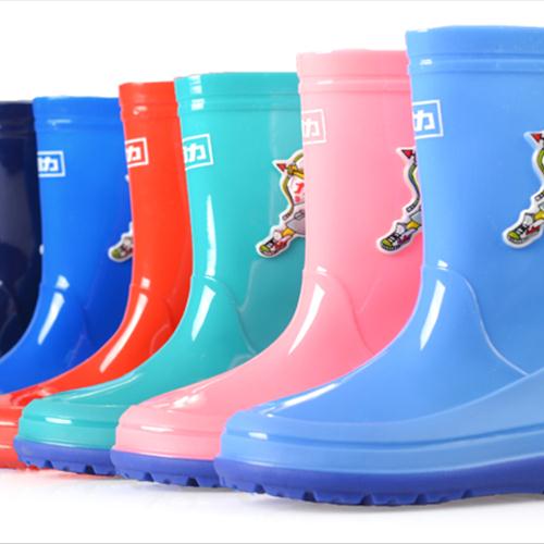 many different kinds of shoes