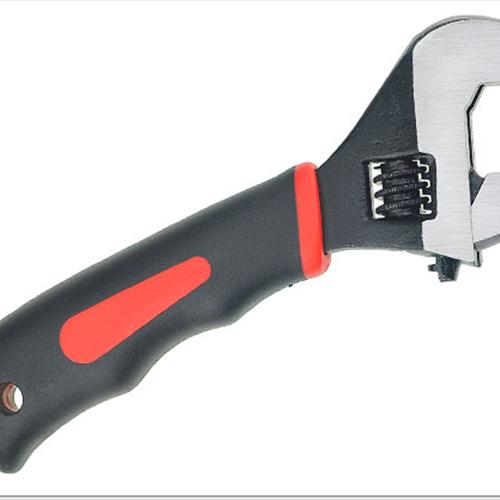 many different kinds of wrenches