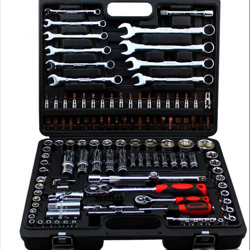 many different kinds of wrenches