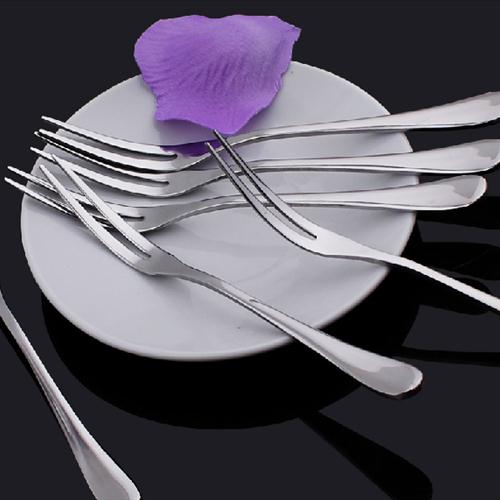 many different kinds of knives&forks