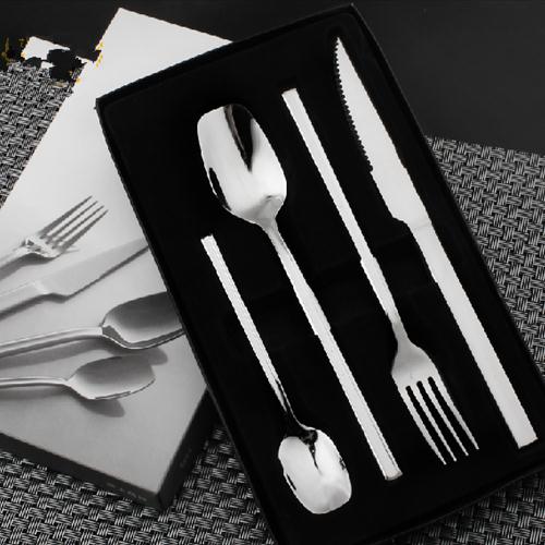 many different kinds of knives&forks