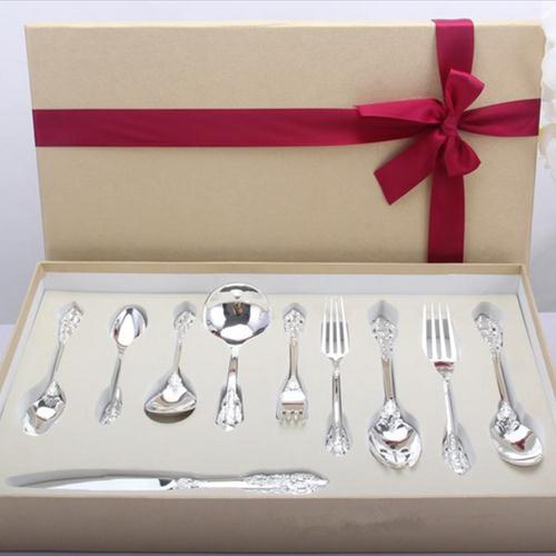 many different kinds of knives&forks